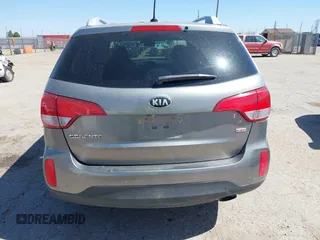 2015 Kia Sorento LX with VIN 5XYKTCA69FG584972, listed as a IAAI auction lot 42315973 with 165,907 mi miles and . Bid and sale history available at DreamBid. Image 16.