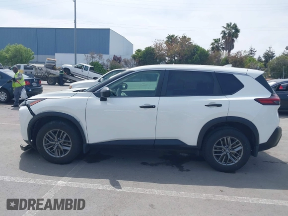 2021 Nissan Rogue S z VIN JN8AT3AA0MW011687, wystawiony jako IAAI lot #42034547 z przebiegiem 50 989 mil mil oraz . Historia ofert i sprzedaży dostępna na DreamBid. Obrazek 14.