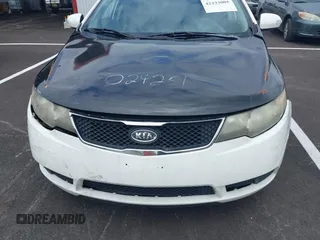 2010 Kia Forte EX z VIN KNAFU4A28A5824092, wystawiony jako IAAI lot #42233005 z przebiegiem 236 206 mil mil oraz . Historia ofert i sprzedaży dostępna na DreamBid. Obrazek 6.