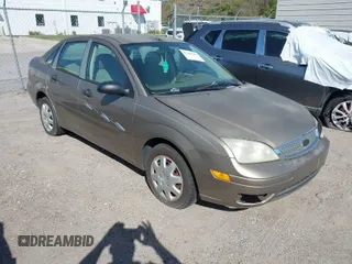 2005 Ford Focus S with VIN 1FAFP34N35W149316, listed as a IAAI auction lot 41699144 with 133,372 mi miles. Bid and sale history available at carsss.com. Image 1.