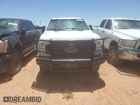 2018 Ford F-350 XL with VIN 1FT8W3BT5JEB89050, listed as a Copart auction lot 54020355 with 150,621 mi miles and Clean Title. Bid and sale history available at DreamBid. Image 5.