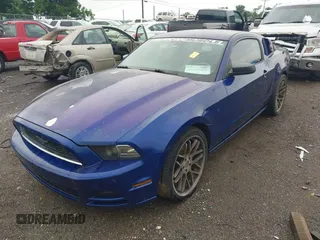 2014 Ford Mustang V6 с VIN 1ZVBP8AM7E5267695, выставлен на аукционе IAAI как лот 42535101 с пробегом 109 183 миль миль и . История ставок и продаж доступна на DreamBid. Изображение 17.