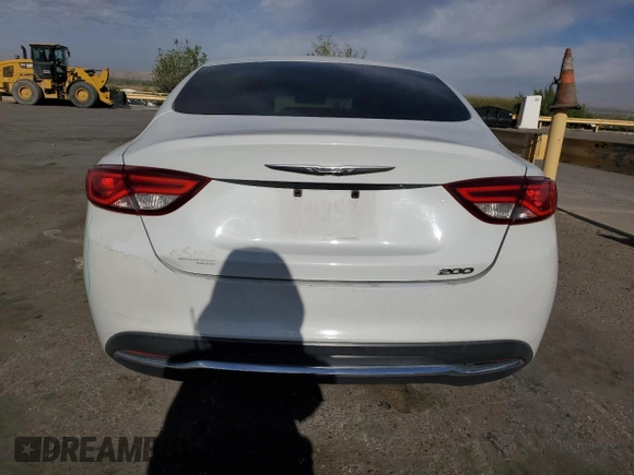 2015 Chrysler 200 Limited z VIN 1C3CCCABXFN697778, wystawiony jako Copart lot #52749775 z przebiegiem 94 455 mil mil oraz Szkody całkowita. Historia ofert i sprzedaży dostępna na DreamBid. Obrazek 6.