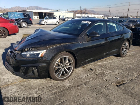 2024 Audi A5 Sportback S line Premium z VIN WAUDACF50RA092458, wystawiony jako Copart lot #87967485 z przebiegiem 4 564 mil mil oraz Szkoda całkowita • Salvage title. Historia ofert i sprzedaży dostępna na DreamBid. Obrazek 1.