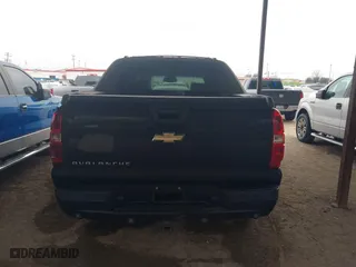 2011 Chevrolet Avalanche LT with VIN 3GNMCFE06BG133808, listed as a IAAI auction lot 41605369 with 304,317 mi miles. Bid and sale history available at carsss.com. Image 16.