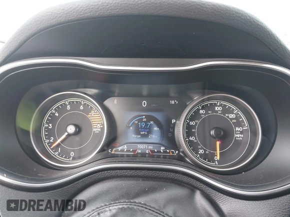 2019 Jeep Cherokee Trailhawk Elite with VIN 1C4PJMBX0KD395421, listed as a IAAI auction lot 41265048 with 70,070 mi miles. Bid and sale history available at carsss.com. Image 7.