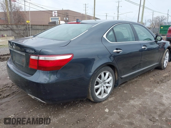 2007 Lexus LS 460 with VIN JTHBL46F975032735, listed as a IAAI auction lot 41952569 with 177,038 mi miles. Bid and sale history available at carsss.com. Image 4.