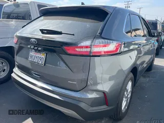 2024 Ford Edge SEL z VIN 2FMPK4J95RBA52793, wystawiony jako IAAI lot #42495742 z przebiegiem 4 698 mil mil oraz . Historia ofert i sprzedaży dostępna na DreamBid. Obrazek 1.