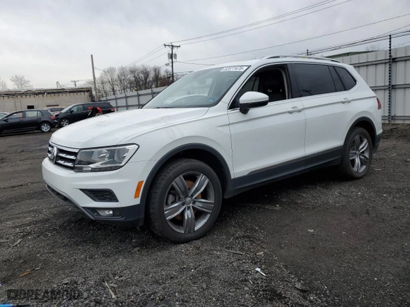 2020 Volkswagen Tiguan SE with VIN 3VV2B7AX2LM179152, listed as a Copart auction lot 52577475 with 61,691 mi miles and Salvage Title. Bid and sale history available at carsss.com. Image 1.