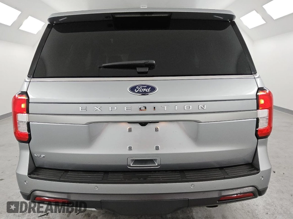 2024 Ford Expedition XLT with VIN 1FMJU1J84REA60278, listed as a Copart auction lot 49220535 with 25,363 mi miles and Clean Title. Bid and sale history available at carsss.com. Image 6.