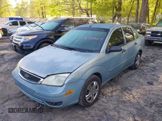 2007 Ford Focus S with VIN 1FAFP34N97W323618, listed as a IAAI auction lot 42003664 with 229,254 mi miles and . Bid and sale history available at carsss.com. Image 2.