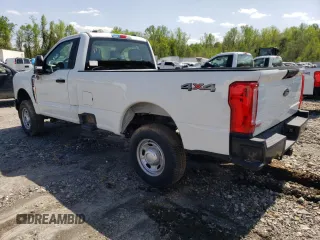 2023 Ford F-250 XL z VIN 1FTBF2BAXPED63301, wystawiony jako Copart lot #52189845 z przebiegiem Nie podano mil oraz Szkody całkowita. Historia ofert i sprzedaży dostępna na DreamBid. Obrazek 2.