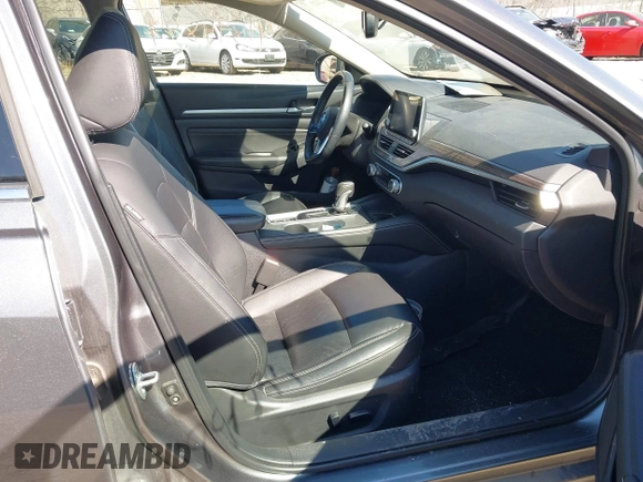 2019 Nissan Altima 2.5 Platinum with VIN 1N4BL4FW9KC139697, listed as a IAAI auction lot 41894849 with 135,105 mi miles. Bid and sale history available at carsss.com. Image 5.