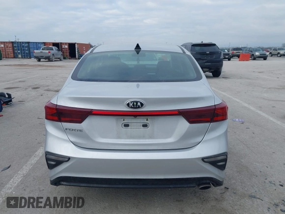 2021 Kia Forte LXS z VIN 3KPF24AD5ME269640, wystawiony jako IAAI lot #41381510 z przebiegiem 107 942 mil mil oraz . Historia ofert i sprzedaży dostępna na DreamBid. Obrazek 17.