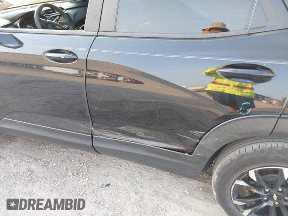 2022 Chevrolet TrailBlazer LT with VIN KL79MPSL7NB061589, listed as a IAAI auction lot 42049675 with 33,520 mi miles and . Bid and sale history available at DreamBid. Image 6.