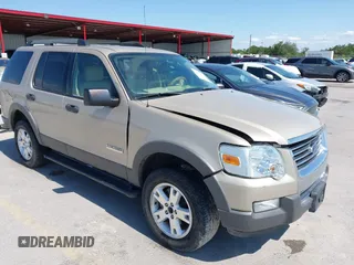 2006 Ford Explorer XLT z VIN 1FMEU63E46UB24953, wystawiony jako IAAI lot #42220950 z przebiegiem 57 493 mil mil oraz . Historia ofert i sprzedaży dostępna na DreamBid. Obrazek 1.