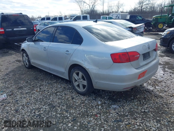 2013 Volkswagen Jetta TDI w/Premium с VIN 3VWLL7AJ0DM284816, выставлен на аукционе IAAI как лот 41869001 с пробегом 154 698 миль миль и . История ставок и продаж доступна на DreamBid. Изображение 3.
