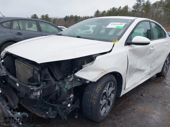 2020 Kia Forte LXS with VIN 3KPF24AD6LE246625, listed as a IAAI auction lot 41661690 with 93,524 mi miles and . Bid and sale history available at carsss.com. Image 6.