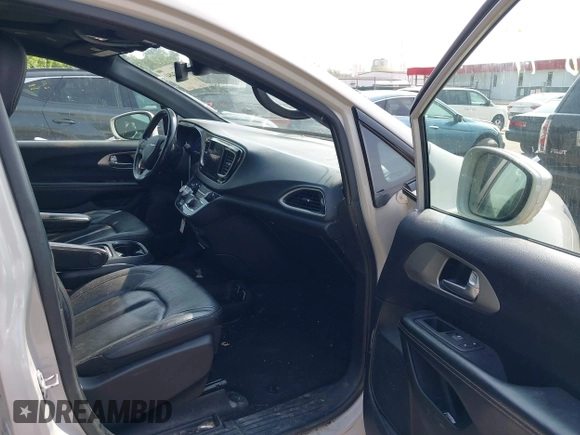 2020 Chrysler Pacifica Launch Edition with VIN 2C4RC3BGXLR267876, listed as a IAAI auction lot 42424841 with 87,586 mi miles and . Bid and sale history available at DreamBid. Image 5.