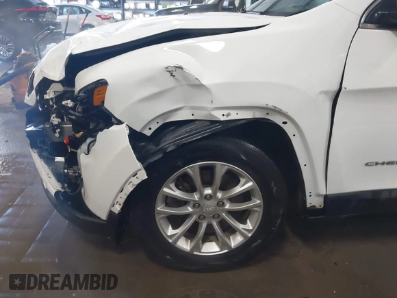 2019 Jeep Cherokee Latitude with VIN 1C4PJLCX2KD205286, listed as a IAAI auction lot 41276437 with 112,333 mi miles. Bid and sale history available at carsss.com. Image 6.