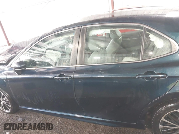 2018 Toyota Camry LE z VIN 4T1B11HK8JU517019, wystawiony jako IAAI lot #42220646 z przebiegiem 98 924 mil mil oraz . Historia ofert i sprzedaży dostępna na DreamBid. Obrazek 13.