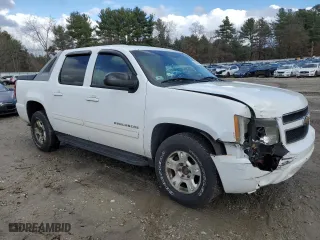 2010 Chevrolet Avalanche LS with VIN 3GNVKEE04AG225547, listed as a Copart auction lot 82215084 with 203,350 mi miles and Clean Title. Bid and sale history available at carsss.com. Image 4.