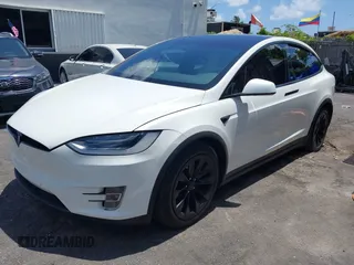 2017 Tesla Model X 90D z VIN 5YJXCBE25HF078198, wystawiony jako IAAI lot #42470050 z przebiegiem 66 850 mil mil oraz . Historia ofert i sprzedaży dostępna na DreamBid. Obrazek 2.