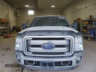 2015 Ford F-250 XLT z VIN 1FT7X2A63FEA10493, wystawiony jako Copart lot #85132974 z przebiegiem 151 845 mil mil oraz Szkoda całkowita • Salvage title. Historia ofert i sprzedaży dostępna na DreamBid. Obrazek 5.