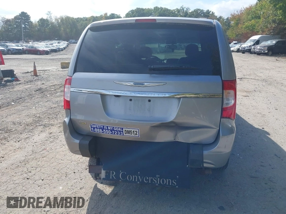 2016 Chrysler Town & Country Touring with VIN 2C4RC1BG1GR156868, listed as a IAAI auction lot 40506661 with 116,065 mi miles. Bid and sale history available at carsss.com. Image 16.