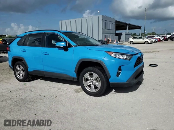 2021 Toyota RAV4 XLE with VIN 2T3W1RFV8MW118944, listed as a Copart auction lot 60824465 with 98,090 mi miles and Salvage title. Bid and sale history available at DreamBid. Image 14.