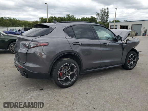 2024 Alfa Romeo Stelvio Veloce z VIN ZASPAKBN1R7D74757, wystawiony jako Copart lot #81093484 z przebiegiem 13 847 mil mil oraz Nie do naprawy • Non repairable. Historia ofert i sprzedaży dostępna na DreamBid. Obrazek 3.