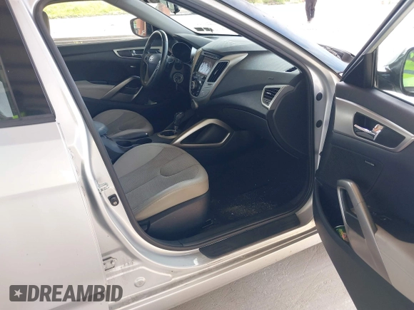 2012 Hyundai Veloster w/Gray Int z VIN KMHTC6ADXCU056898, wystawiony jako IAAI lot #40366687 z przebiegiem 137 161 mil mil oraz . Historia ofert i sprzedaży dostępna na DreamBid. Obrazek 5.