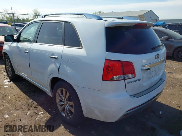 2013 Kia Sorento SX with VIN 5XYKW4A21DG360070, listed as a IAAI auction lot 42120968 with 196,932 mi miles. Bid and sale history available at carsss.com. Image 3.