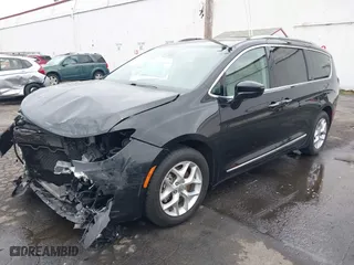 2018 Chrysler Pacifica Touring L Plus with VIN 2C4RC1EG4JR350281, listed as a IAAI auction lot 41592087 with 67,137 mi miles. Bid and sale history available at carsss.com. Image 19.