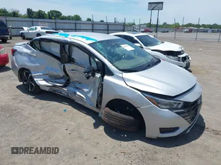 2024 Nissan Versa SR z VIN 3N1CN8FV3RL926508, wystawiony jako IAAI lot #42343723 z przebiegiem 2 618 mil mil oraz . Historia ofert i sprzedaży dostępna na DreamBid. Obrazek 1.