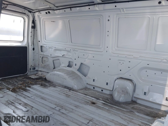 2009 Ford Econoline Cargo z VIN 1FTNE24W59DA32515, wystawiony jako IAAI lot #41622501 z przebiegiem 331 536 mil mil oraz . Historia ofert i sprzedaży dostępna na DreamBid. Obrazek 8.