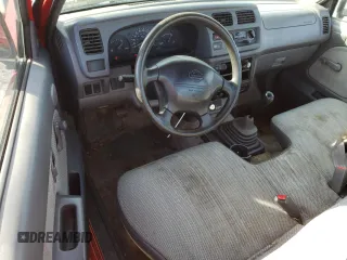 1998 Nissan Frontier XE z VIN 1N6DD21S8WC386558, wystawiony jako Copart lot #44863075 z przebiegiem Nie podano mil oraz Czysty tytuł • Clean title. Historia ofert i sprzedaży dostępna na DreamBid. Obrazek 8.