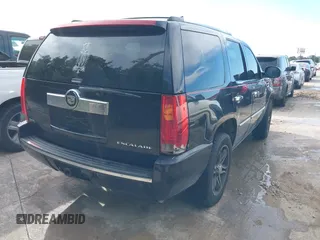 2011 Cadillac Escalade Premium z VIN 1GYS4CEF4BR143330, wystawiony jako IAAI lot #42305822 z przebiegiem 282 752 mil mil oraz . Historia ofert i sprzedaży dostępna na DreamBid. Obrazek 4.