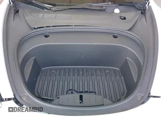 2023 Tesla Model 3 z VIN 5YJ3E1EAXPF606178, wystawiony jako IAAI lot #42543528 z przebiegiem 26 638 mil mil oraz . Historia ofert i sprzedaży dostępna na DreamBid. Obrazek 10.