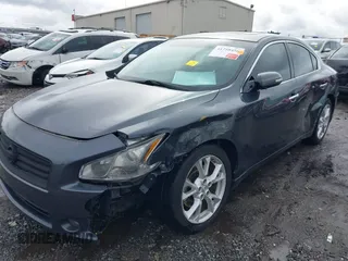 2013 Nissan Maxima SV z VIN 1N4AA5AP7DC814845, wystawiony jako IAAI lot #41758456 z przebiegiem 139 556 mil mil oraz . Historia ofert i sprzedaży dostępna na DreamBid. Obrazek 6.