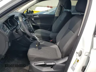 2018 Volkswagen Tiguan S z VIN 3VV1B7AX1JM072635, wystawiony jako Copart lot #58413425 z przebiegiem 79 514 mil mil oraz Szkoda całkowita • Salvage title. Historia ofert i sprzedaży dostępna na DreamBid. Obrazek 7.