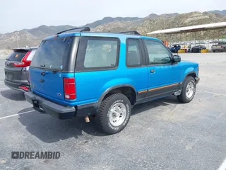 1994 Ford Explorer z VIN 1FMCU22X9RUD78617, wystawiony jako IAAI lot #42368265 z przebiegiem 213 351 mil mil oraz . Historia ofert i sprzedaży dostępna na DreamBid. Obrazek 4.