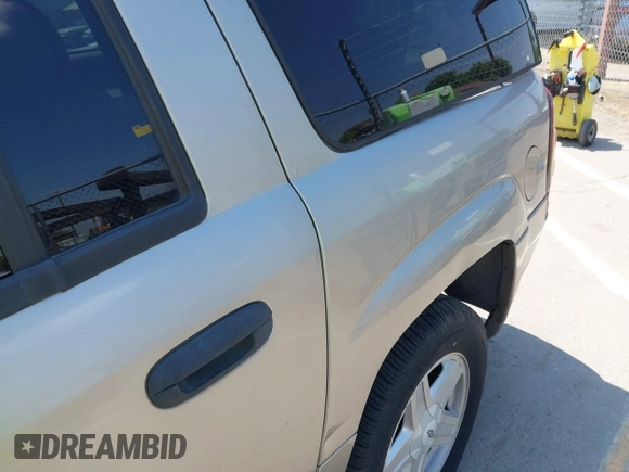 2003 Chevrolet TrailBlazer EXT LT with VIN 1GNES16S736233526, listed as a IAAI auction lot 42193747 with 197,471 mi miles. Bid and sale history available at carsss.com. Image 12.
