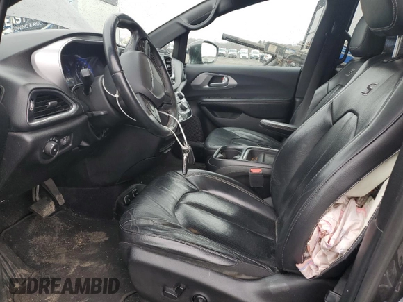 2018 Chrysler Pacifica Touring L with VIN 2C4RC1BG7JR175156, listed as a Copart auction lot 52935435 with 106,264 mi miles and Salvage Title. Bid and sale history available at DreamBid. Image 7.