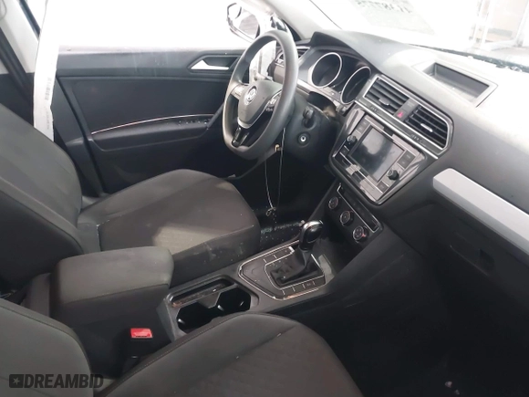 2019 Volkswagen Tiguan S with VIN 3VV1B7AX1KM073074, listed as a IAAI auction lot 41387775 with 57,045 mi miles. Bid and sale history available at carsss.com. Image 5.