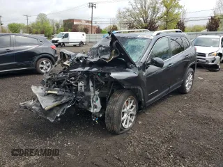 2015 Jeep Cherokee Latitude z VIN 1C4PJMCS2FW753051, wystawiony jako Copart lot #55651655 z przebiegiem 116 766 mil mil oraz Szkoda całkowita • Salvage title. Historia ofert i sprzedaży dostępna na DreamBid. Obrazek 1.