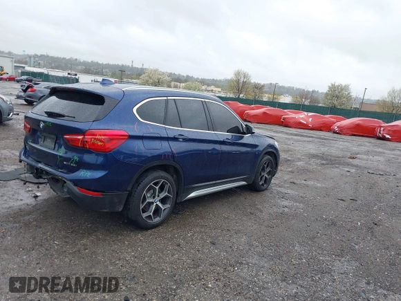 2019 BMW X1 sDrive28i z VIN WBXHU7C5XK5L10933, wystawiony jako IAAI lot #41931162 z przebiegiem 55 308 mil mil oraz . Historia ofert i sprzedaży dostępna na DreamBid. Obrazek 4.