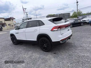 2024 Volkswagen Atlas SE z VIN 1V2KE2CA8RC228414, wystawiony jako Copart lot #58786605 z przebiegiem 11 715 mil mil oraz Szkoda całkowita • Salvage title. Historia ofert i sprzedaży dostępna na DreamBid. Obrazek 2.