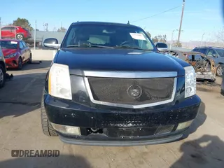 2009 Cadillac Escalade z VIN 1GYFK13289R242884, wystawiony jako IAAI lot #41320982 z przebiegiem 132 983 mil mil oraz . Historia ofert i sprzedaży dostępna na DreamBid. Obrazek 12.