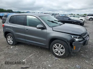 2013 Volkswagen Tiguan S z VIN WVGAV3AX6DW597379, wystawiony jako Copart lot #56386515 z przebiegiem 100 415 mil mil oraz Czysty tytuł • Clean title. Historia ofert i sprzedaży dostępna na DreamBid. Obrazek 4.